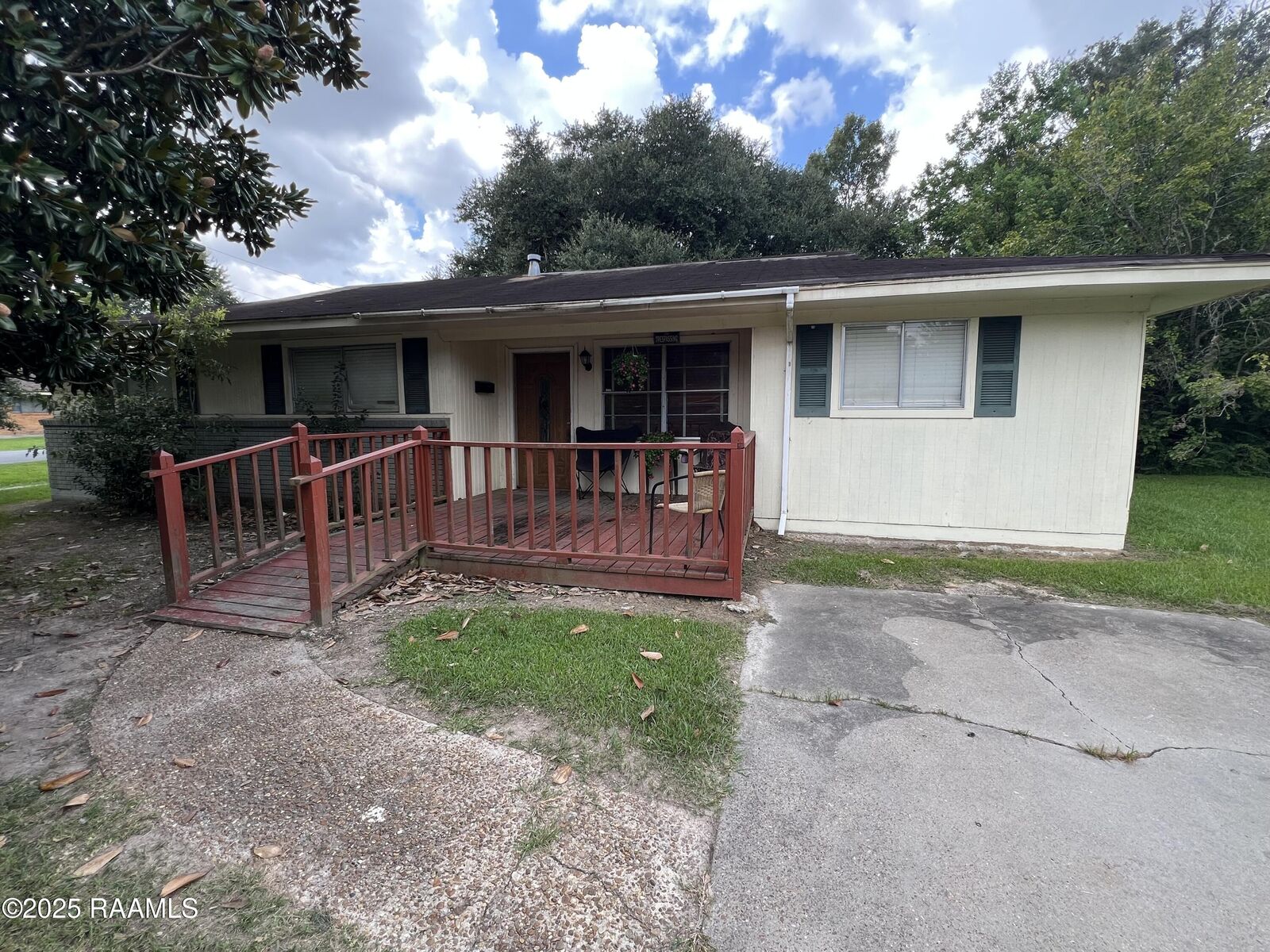 Property Photo: 1203 Lurose Drive LA 70526