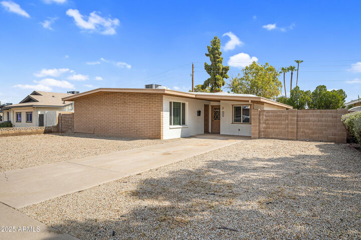 Property Photo: 2439 S Dorsey Lane AZ 85282