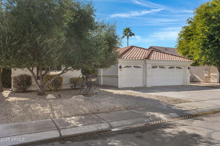 Property Photo:  721 W Cherrywood Drive  AZ 85248 