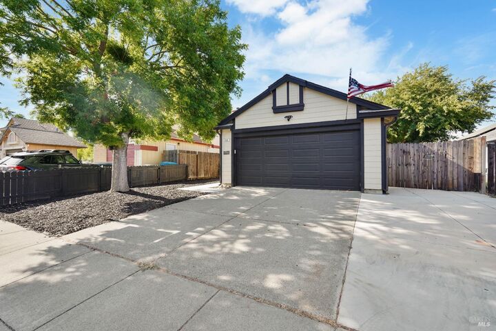 Property Photo:  845 Turquoise Street  CA 95687 