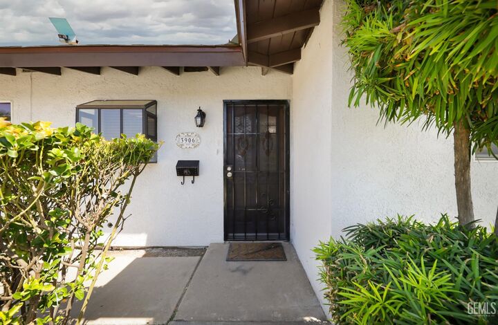 Property Photo:  3906 Sandra Drive  CA 93304 