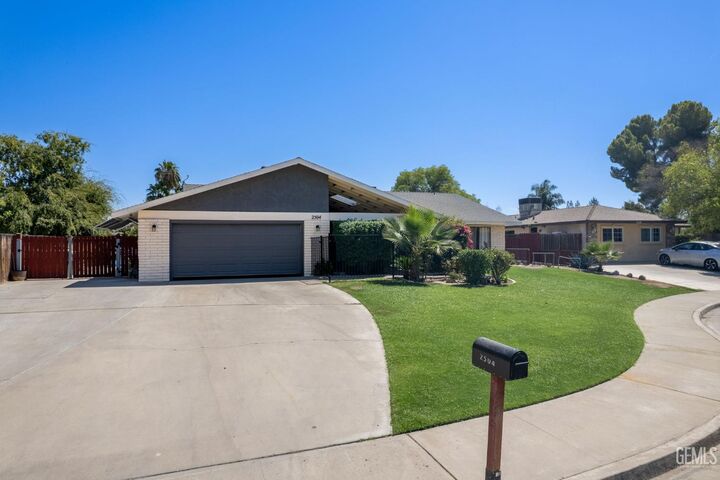 Property Photo: 2504 Olmo Court CA 93309