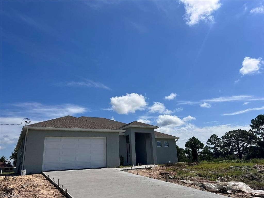 Property Photo:  2500 41st St SW  FL 33976 