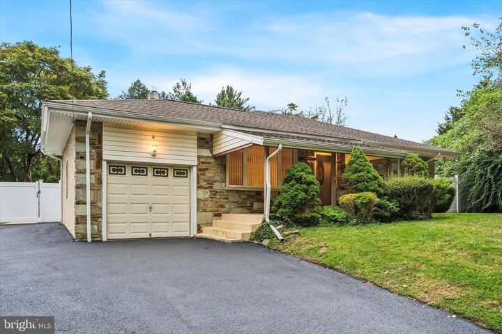 13441 Trevose Road  Philadelphia PA 19116 photo