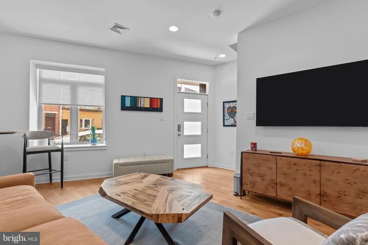Property Photo: 813 E Passyunk Avenue PA 19147