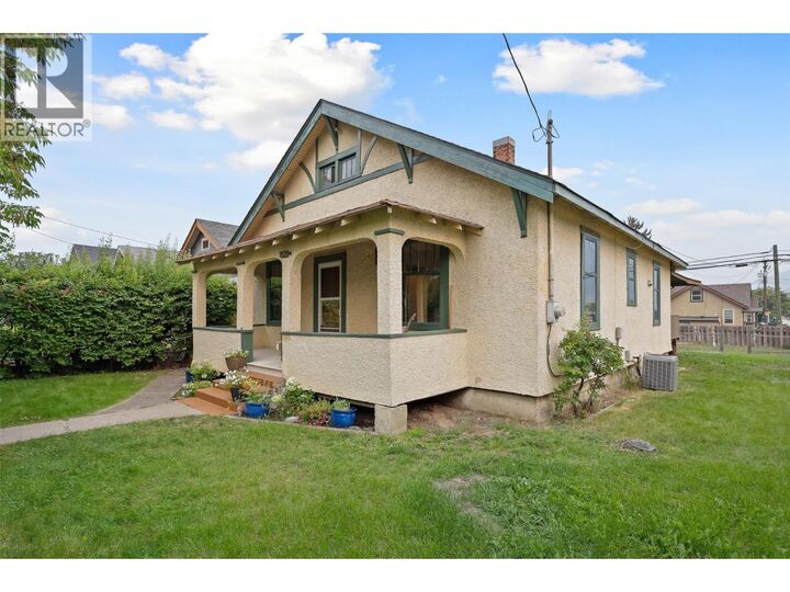 Property Photo:  792 St Paul Street  BC V2C 2K4 