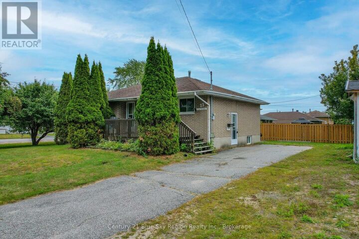 Photo de la propriété:  23 Strathcona Drive  ON P1A 2M9 