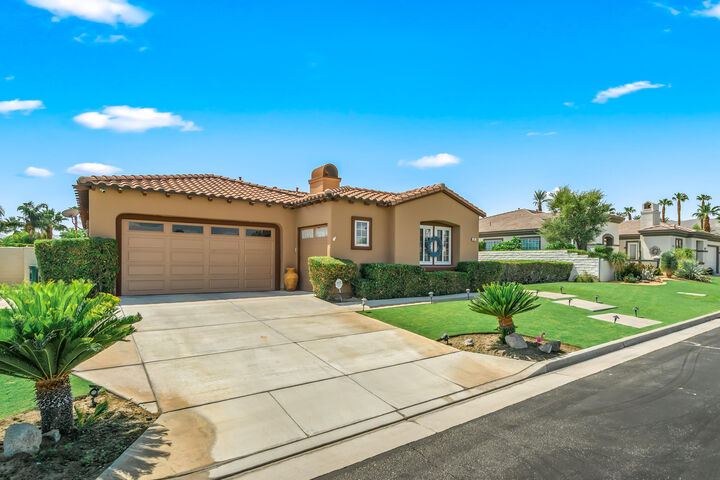 Property Photo: 17 Corte Del Sol CA 92270