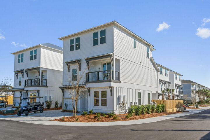 Property Photo: 16 Blue Ohana Court FL 32550