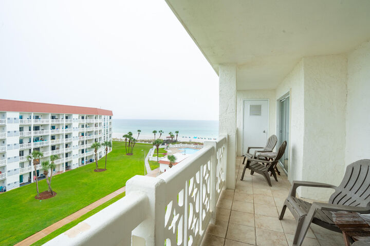 Property Photo: 909 Santa Rosa Boulevard Unit 460 FL 32548
