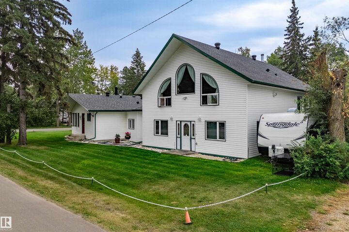Property Photo:  4704 51 Street  AB T0E 0A0 