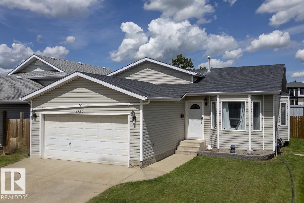 Photo de la propriété:  1920 152 Avenue NW  AB T5R 2R7 