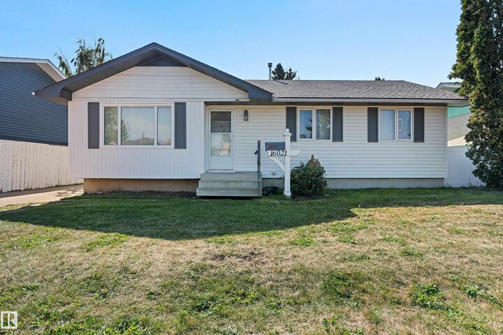 16021 95 Avenue NW  Edmonton AB T5P 0A8 photo