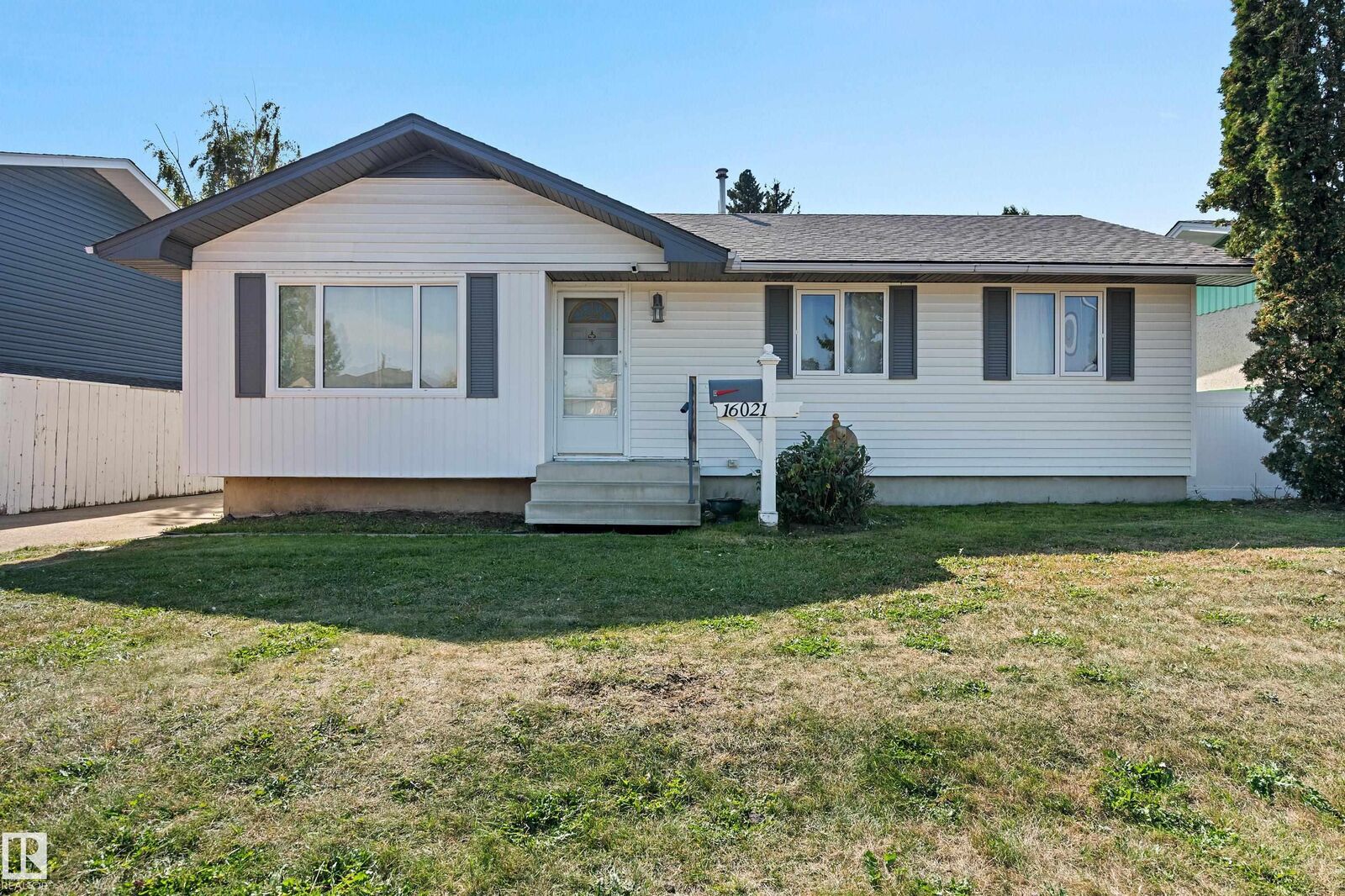 Property Photo: 16021 95 Avenue NW AB T5P 0A8
