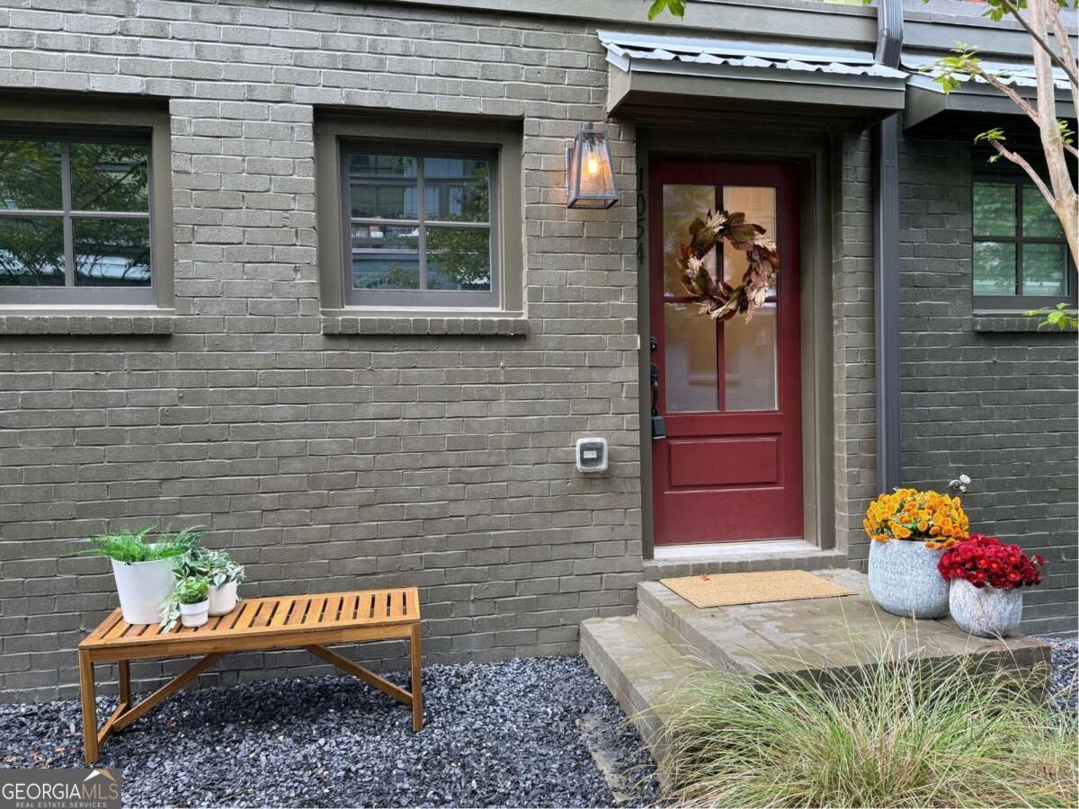 Property Photo: 1054 Crest Circle SE GA 30312