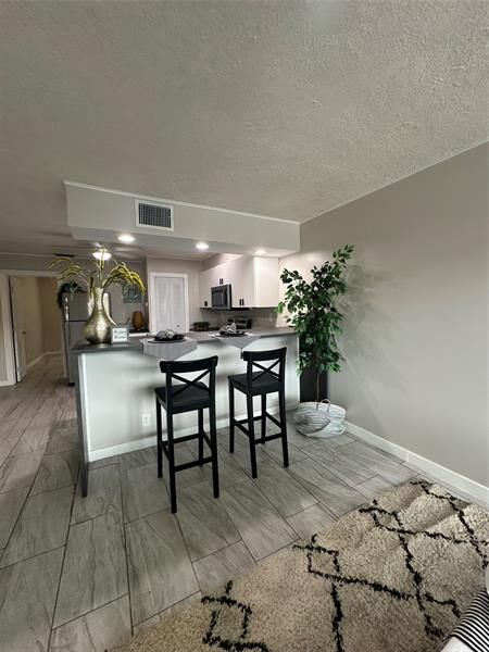 Property Photo:  2175 NE 56th St 106  FL 33308 