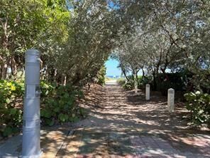 Property Photo:  4652 Poinciana St 2  FL 33308 