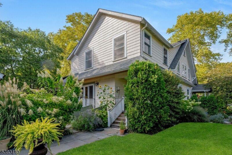 Property Photo:  1 Laurel Pl  NJ 07028 