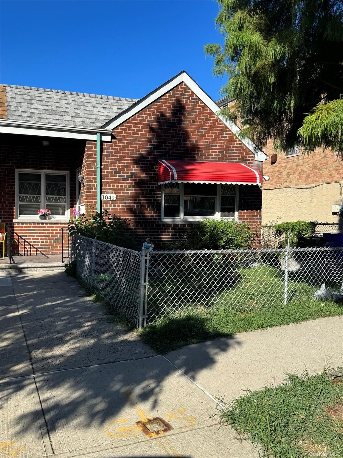 Property Photo: 1049 Huntington Avenue NY 10465