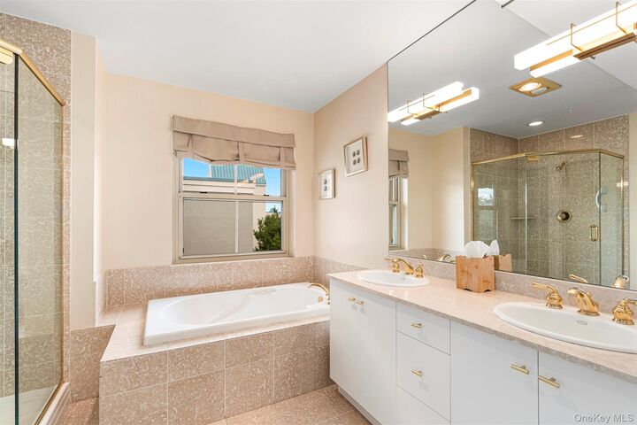 Property Photo:  417 Harbor Cove  NY 10968 