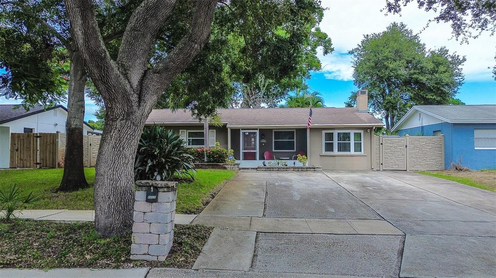Property Photo:  8255 82nd Avenue  FL 33777 