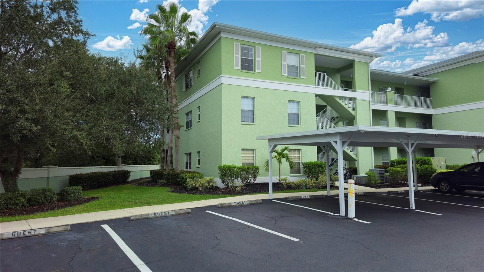 Property Photo: 2121 Heron Lake Drive 101 FL 33983