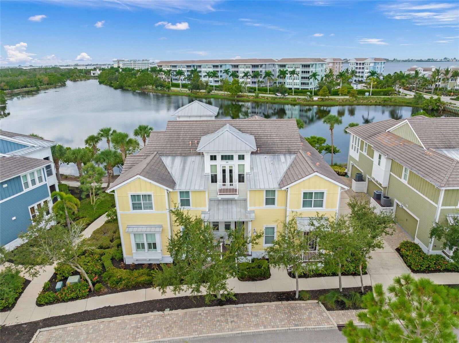 Property Photo:  340 Sapphire Lake Drive 201  FL 34209 