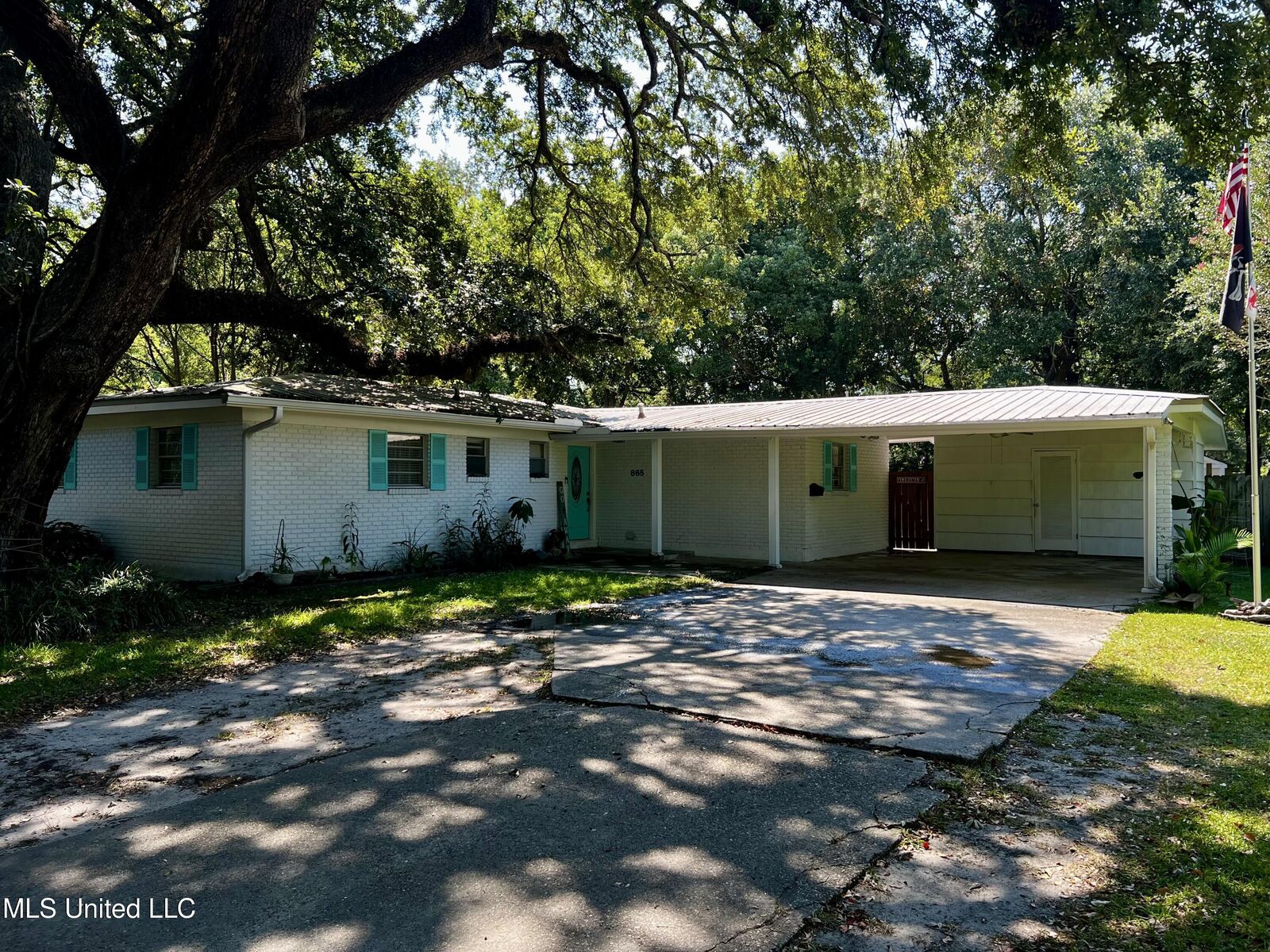 Property Photo: 865 Market Street MS 39567