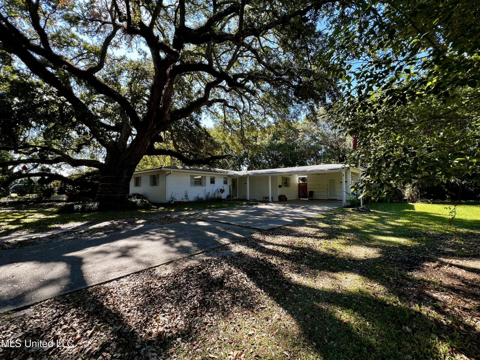 Property Photo:  865 Market Street  MS 39567 