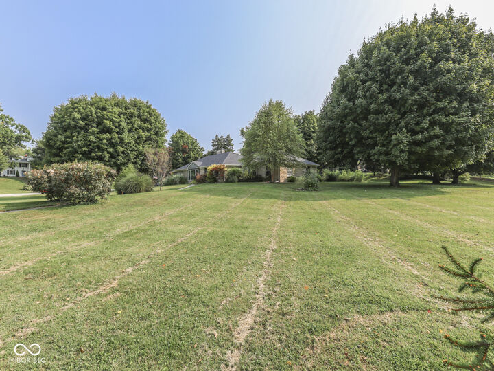 Property Photo:  520 N Valley Lane W  IN 46142 
