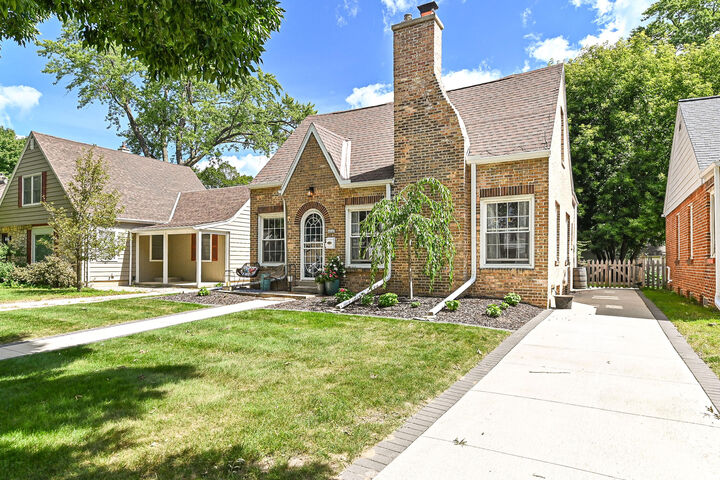 4848 N Elkhart Ave  Whitefish Bay WI 53217 photo