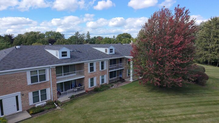 Property Photo: 937 W Heritage Ct 206 53092