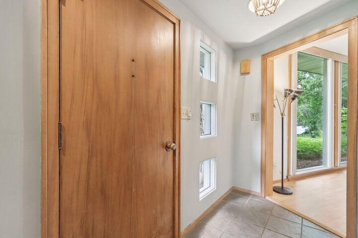 Property Photo:  1009 Spring Valley Rd  WI 53105 