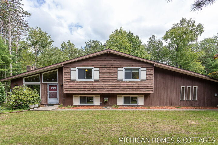 4040 Estate Drive  Holland MI 49424 photo