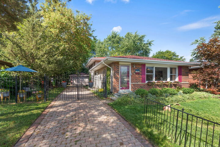 Property Photo:  2176 N Westmoreland Drive  IL 60074 