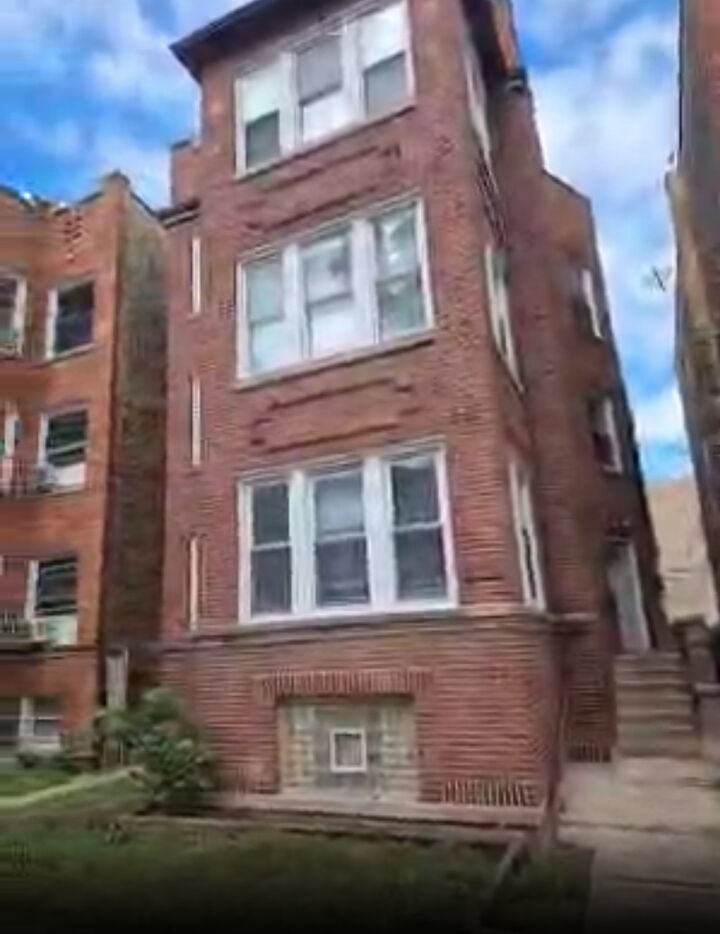 Property Photo:  2036 W Birchwood Avenue  IL 60645 