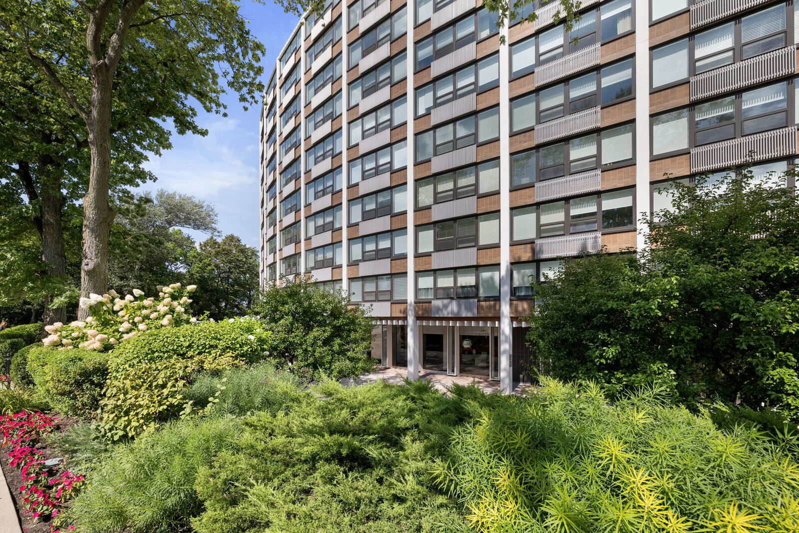 Property Photo:  1630 Sheridan Road 2F  IL 60091 