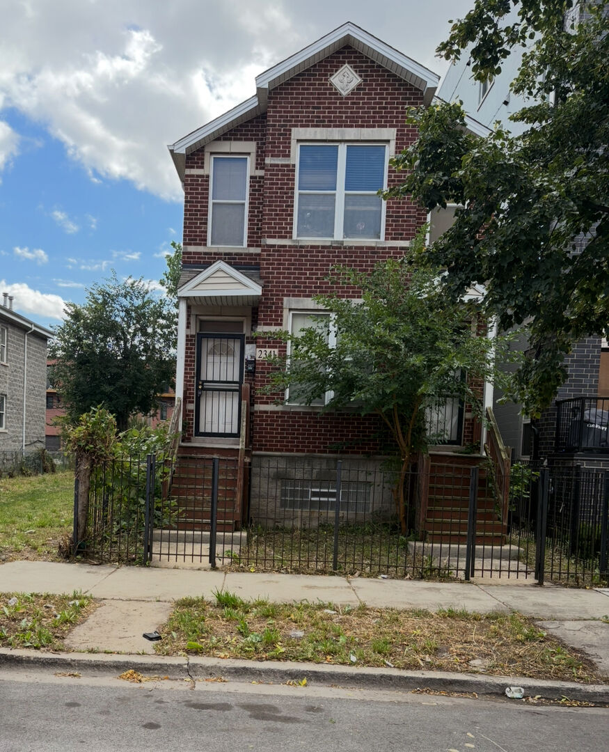 Property Photo: 2341 W Monroe Street IL 60612