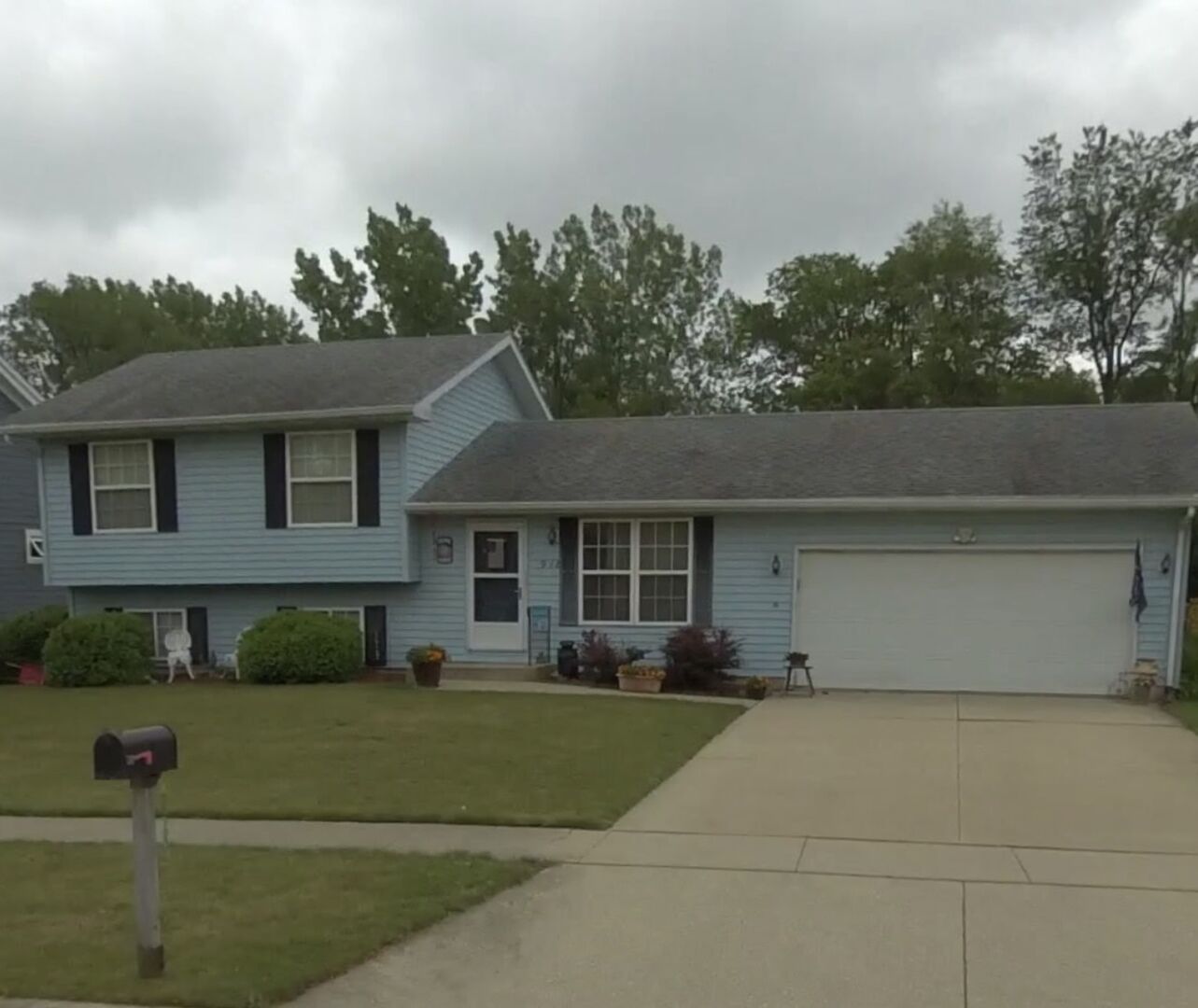 Property Photo: 918 Janet Street IL 60178