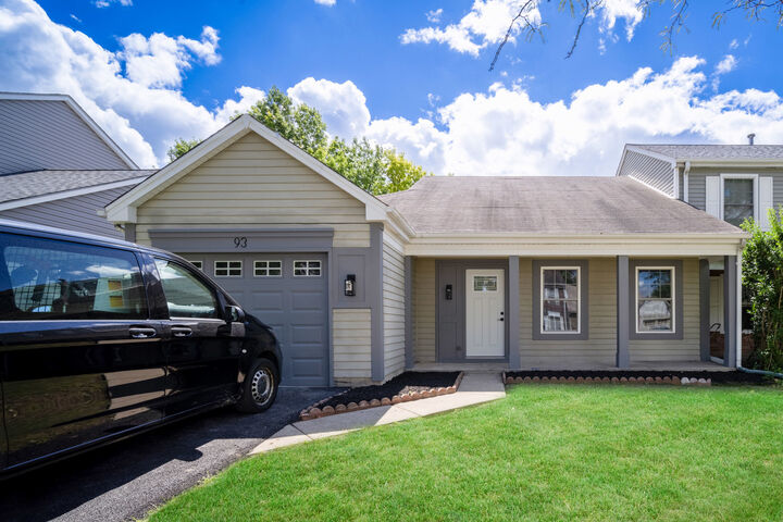 Property Photo:  93 Bedford Road 93  IL 60060 