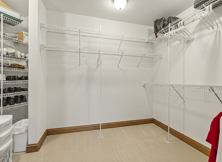 Property Photo:  213 Pine Tree Lane  IL 60526 