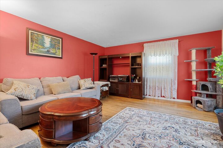 Property Photo:  714 Oak Avenue  IL 60506 