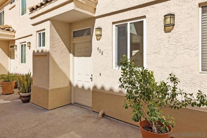 Property Photo:  6161 Calle Mariselda 408  CA 92124