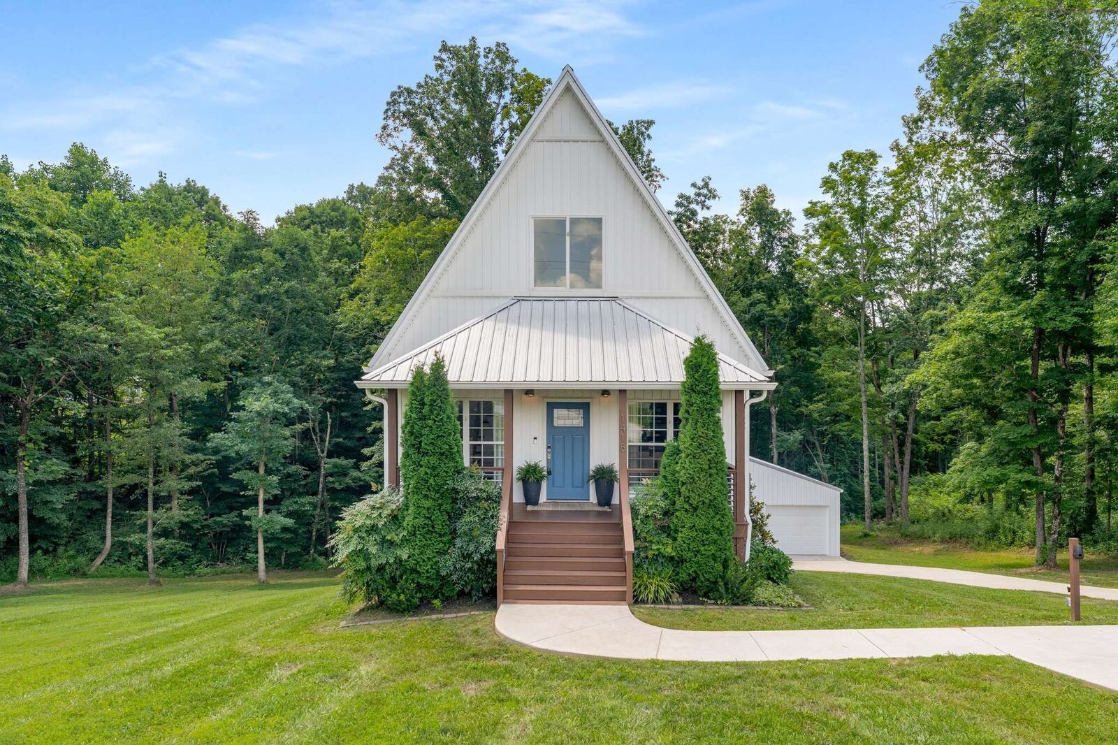Property Photo: 1418 Ridge Rd TN 37055