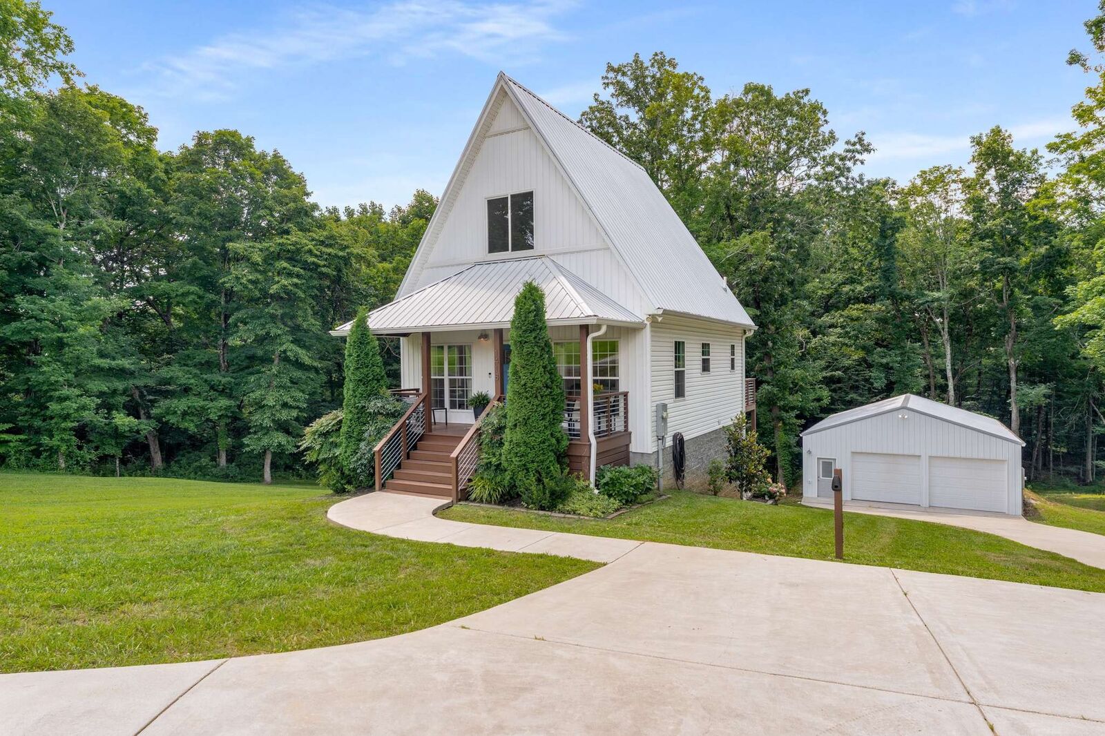 Property Photo:  1418 Ridge Rd  TN 37055