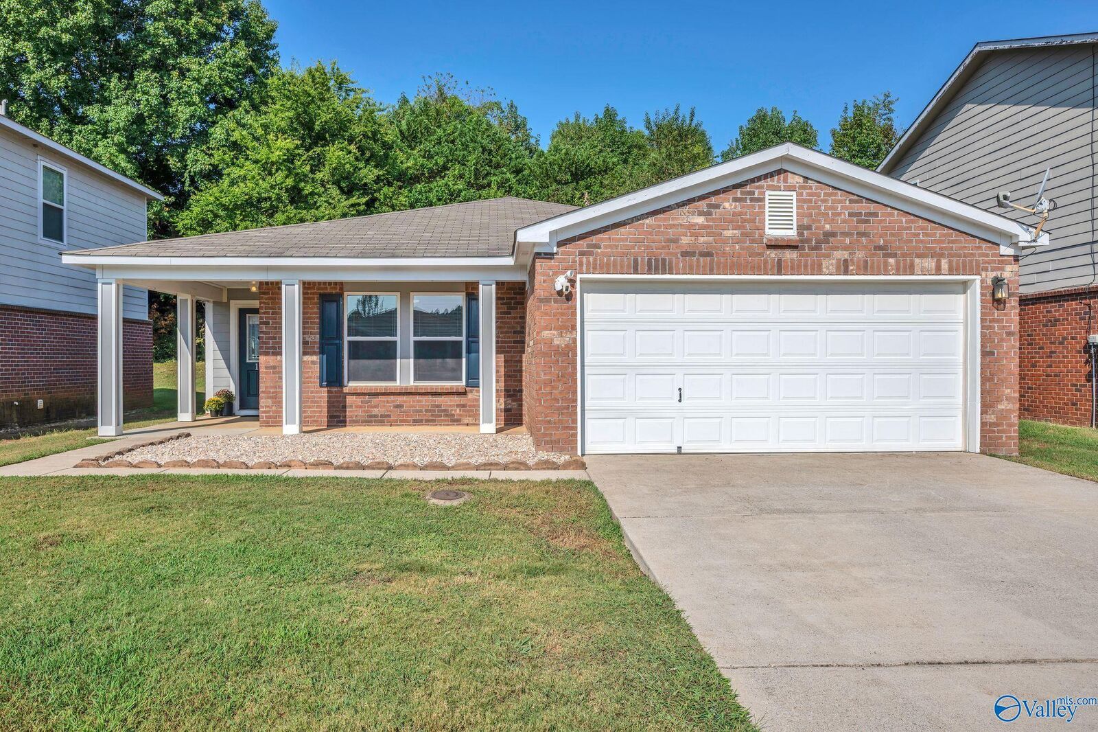 Property Photo: 163 Sagebrook Drive AL 35757