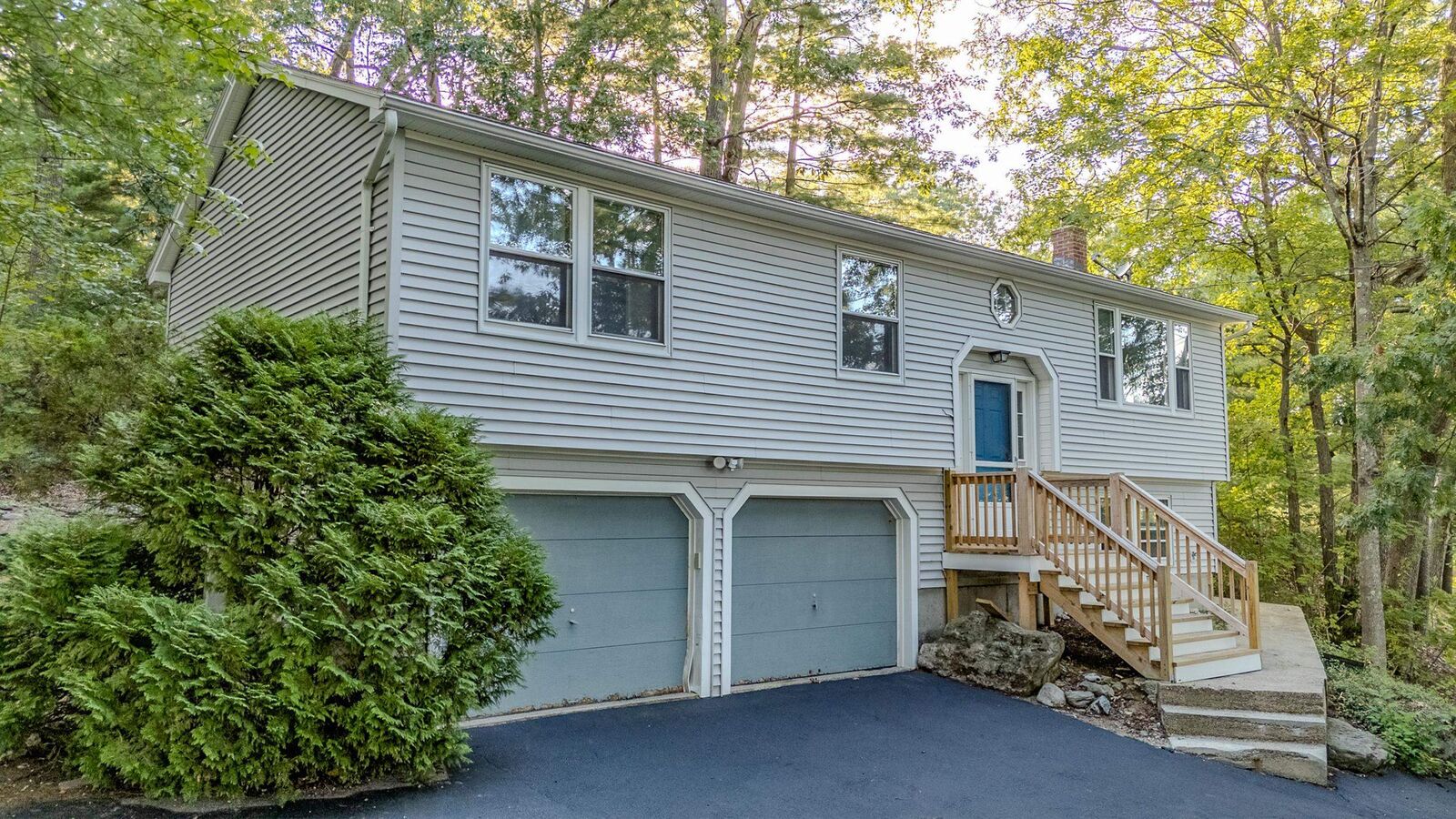 Property Photo: 85 Taylor Street NH 03061