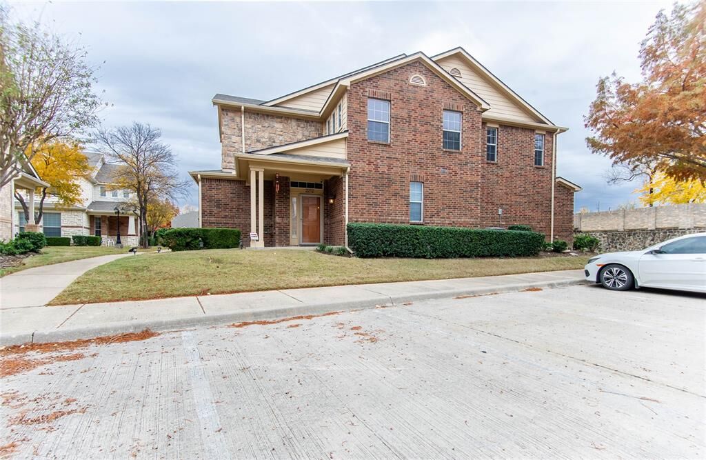 Property Photo: 2212 Canterbury Park Drive TX 75050