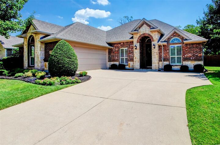 Property Photo: 8407 Wildrock Court TX 76001