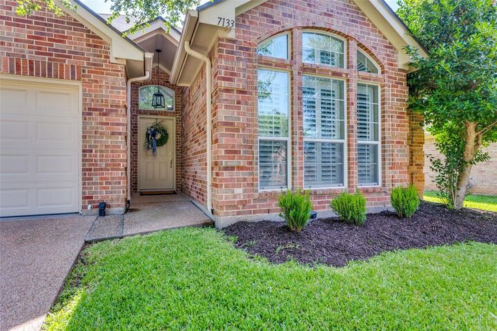 Property Photo: 7133 White Tail Trail TX 76132